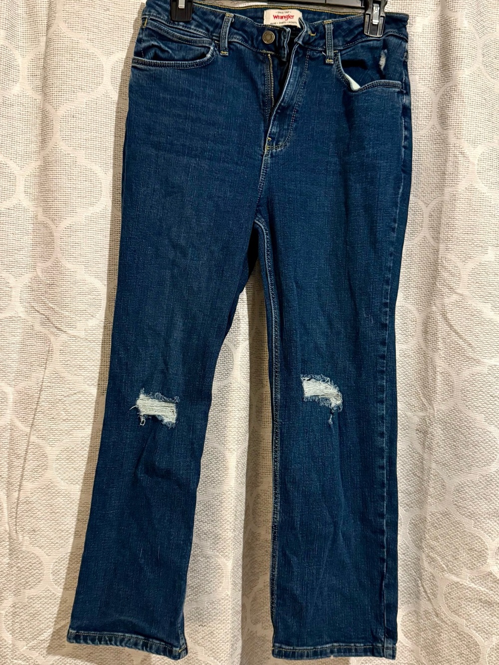 Wrangler Women’s Dark Blue Straight-Leg Jeans with Knee Rips